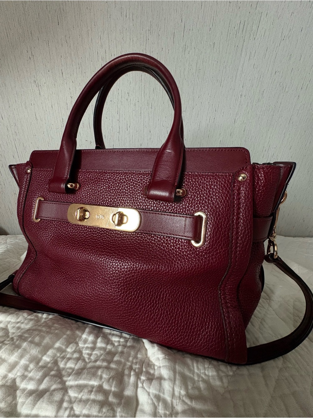 Coach swagger crossbody red gold large leather purse please read broken handle